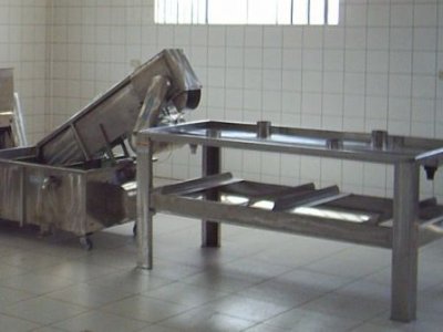 Mesa Manipulação Reforçada com bocais e suporte caixas- MIER-1018-4B