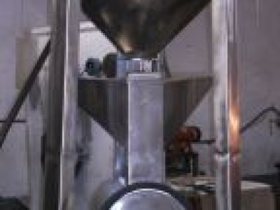 SILO DE ARMAZENAGEM E TRATAMENTO  DE FARINHA OU GRANULADOS C/ OZÔNIO-AGMAC - SAF-X-300/D + GR6 + PCT/MN