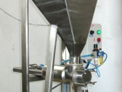 ENVASADOR DE POLPA COM DOSADOR PNEUMÁTICO - AGMAC - EPP-800-X